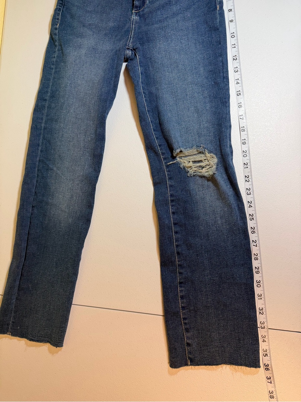 DL1961 NWT Distressed High Rise Straight Leg Jeans Size 27 Retail $199 - Picture 3 of 10